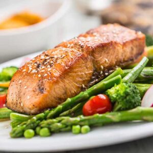Salmón al Grill con Vegetales